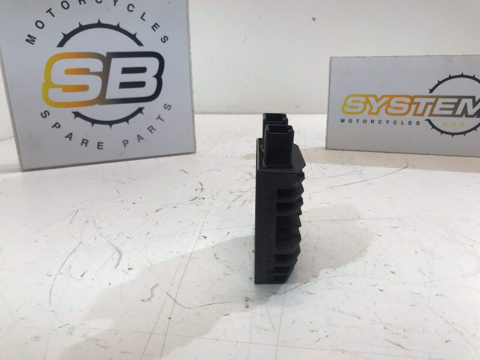 REGOLATORE DI TENSIONE HONDA CBR 1000 RR 2004-2005 / VOLTAGE REGULATOR