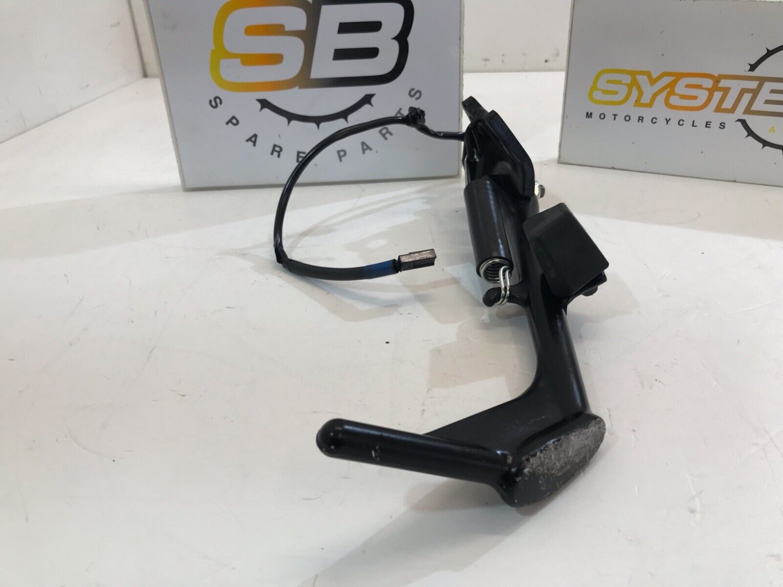 Piattello Allargatore Per Cavalletto Laterale In Alluminio Per Yamaha TMAX 530/560 – Antiaffondamento, Colore Rosso